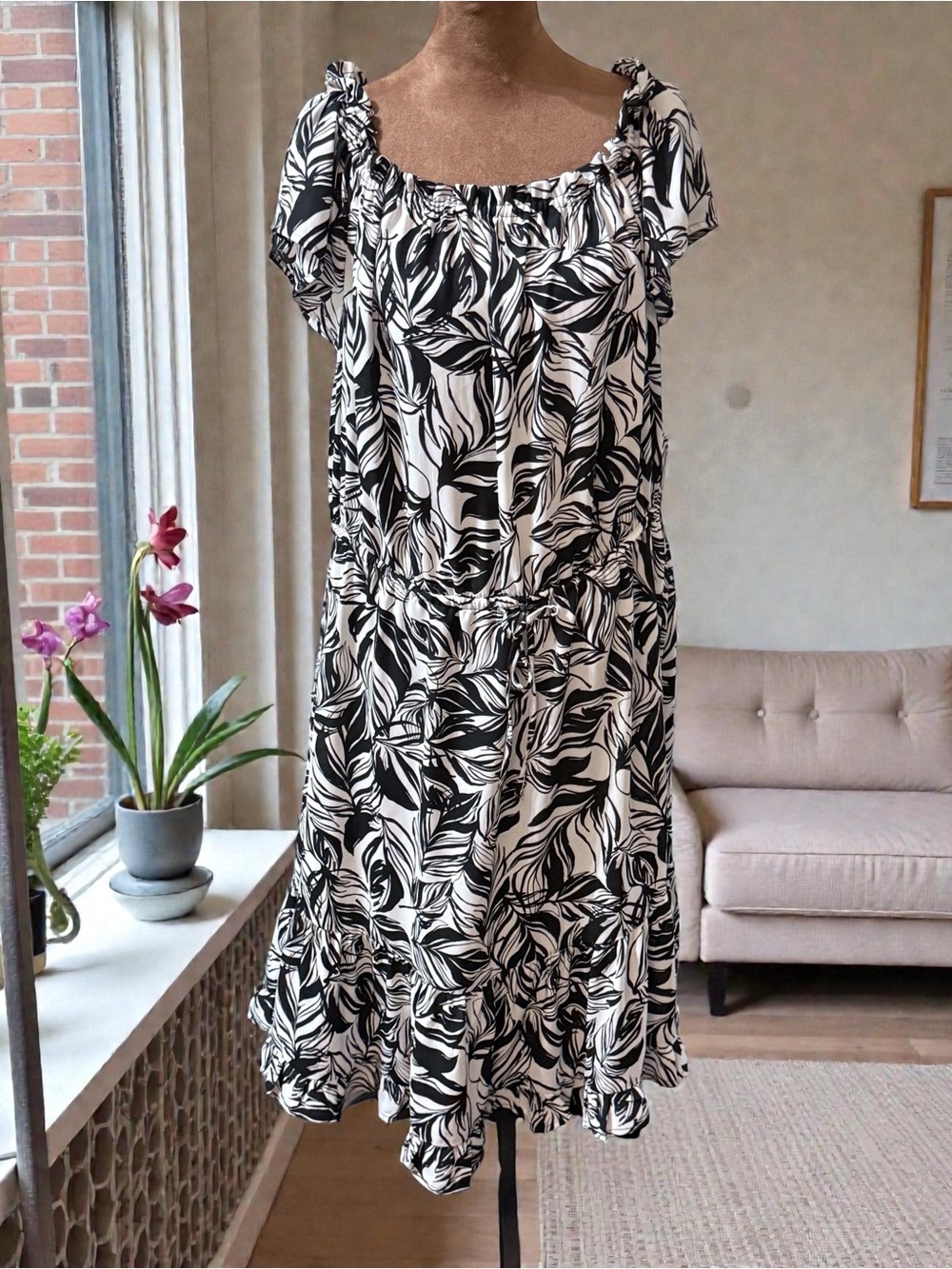 Mossimo Target Black & White Leaf-Print Midi Dress with Tie Waist New With Tag
